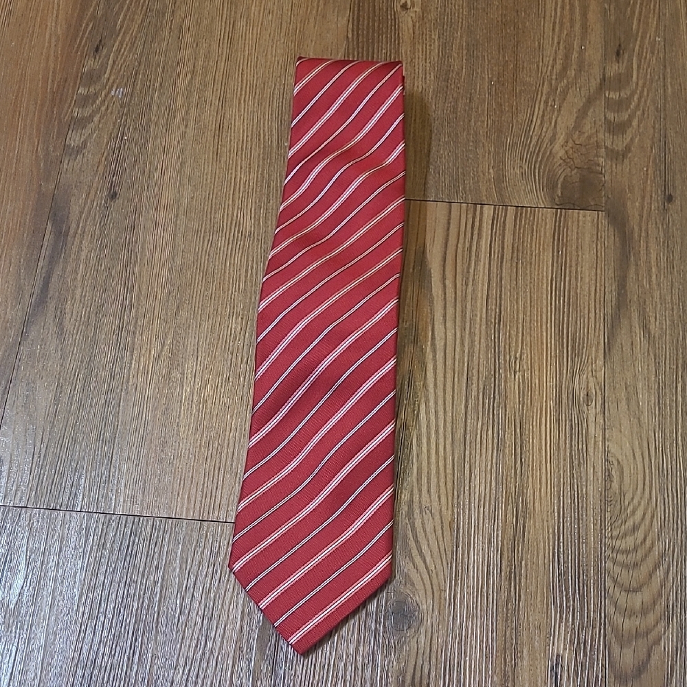 Giorgio Armani Red and White Striped Tie used exelente‎ condition for men